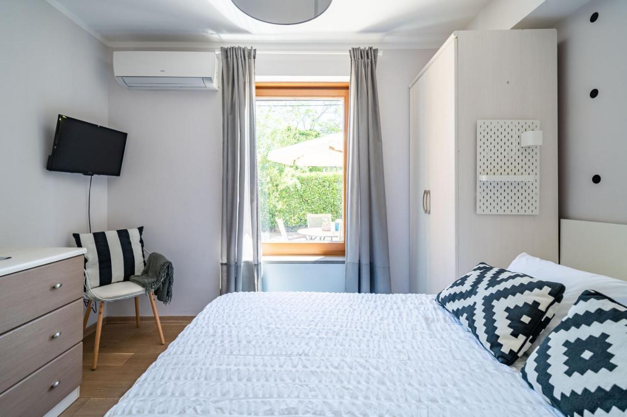 Stay U-Nique Studio Apartment In Orasac Exterior photo